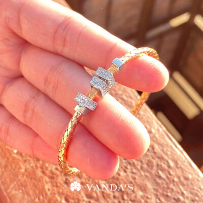 กำไลถักสาน ‘Pink Gold’ ประดับเพชรแท้